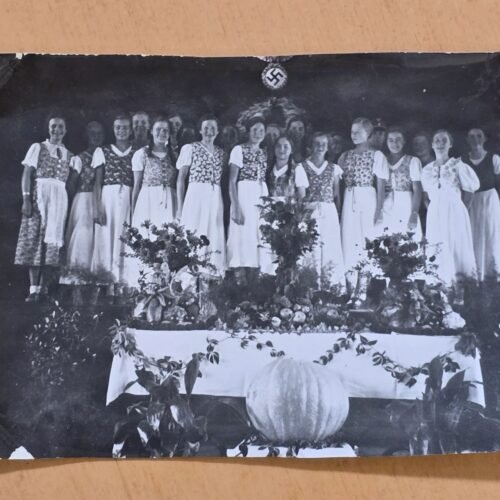 20260502_123510.jpg WW2 Nazi German Haloween Photo BDM Girls w Swastika Eagle Large pumpkin + SS Officer!! Turnhalle