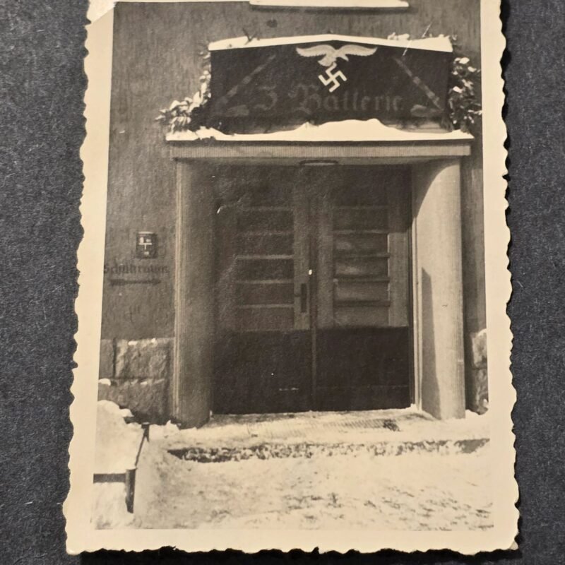 20260621_155717.jpg Original WWII Luftwaffe 3. Swastika Eagle Batterie Barracks Entrance Photo Flak Unit Sign German Photo