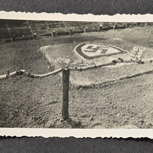 20260621_160906.jpg RAD Swastika Spade Patriotic Decoration WW2 German Third Reich Era Photo