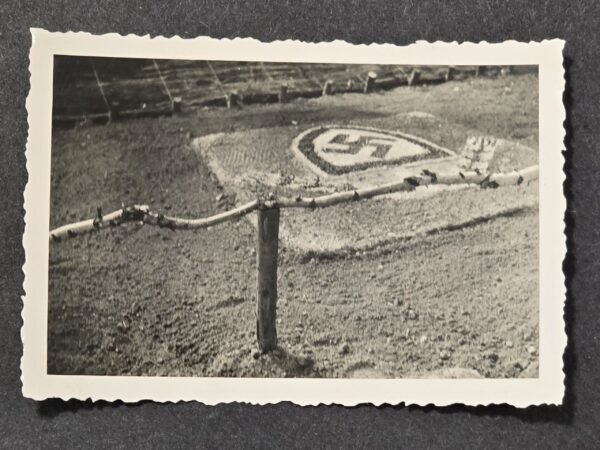 20260621_160906.jpg RAD Swastika Spade Patriotic Decoration WW2 German Third Reich Era Photo
