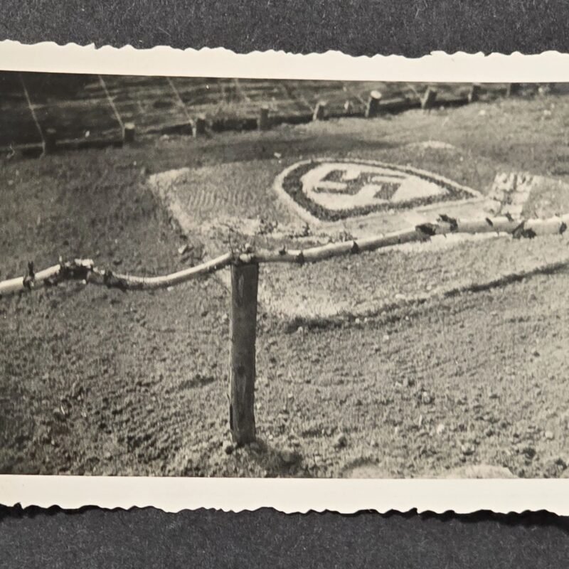 20260621_160906.jpg RAD Swastika Spade Patriotic Decoration WW2 German Third Reich Era Photo