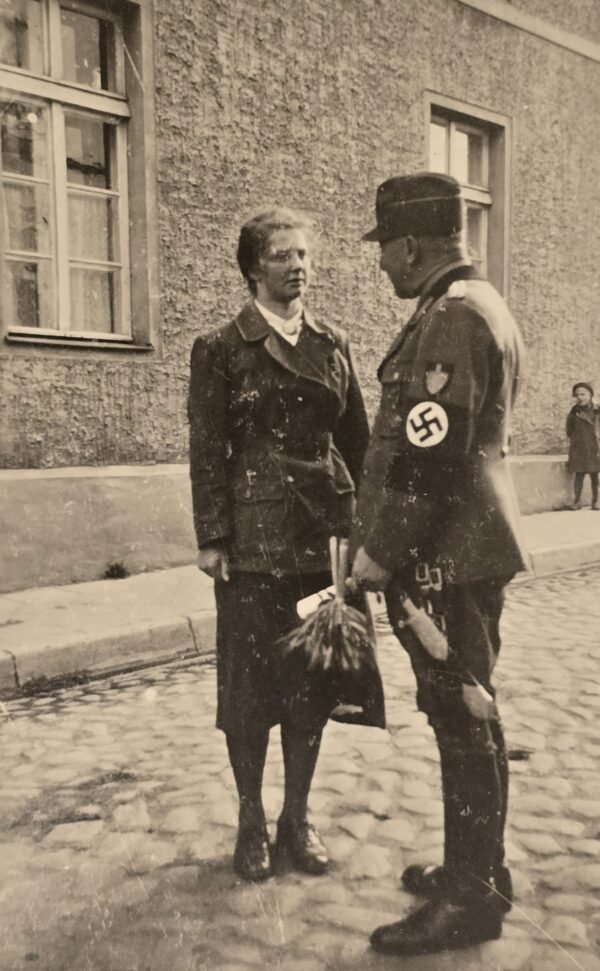 20260714_203442 Original WW2 German Third Reich RAD Soldiers Photo Reichsarbeitsdienst Man w Swastika Armband & RAD Hewer Dagger