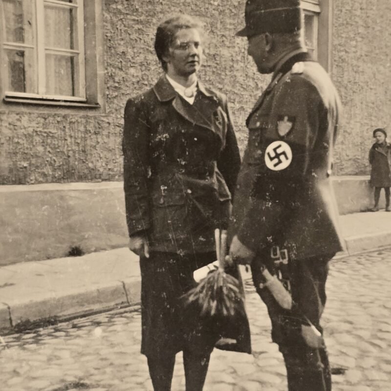 Original WW2 German Third Reich RAD Soldiers Photo Reichsarbeitsdienst Man w Swastika Armband & RAD Hewer Dagger