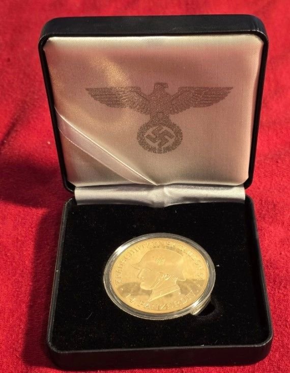 aaa1.jpg WWII German Third Reich 14th Panzer Division 24K Gold Medal Medallion Stalingrad