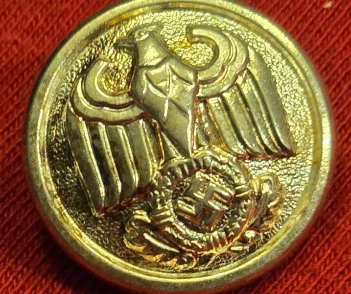 gb1.jpg Original NSDAP Nazi German Political Button Swastika w Eagle Third Reich Issue