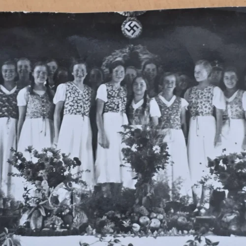 WW2 Nazi German Haloween Photo BDM Girls w Swastika Eagle Large pumpkin + SS Officer!! Turnhalle