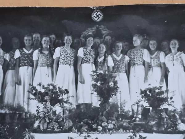 WW2 Nazi German Haloween Photo BDM Girls w Swastika Eagle Large pumpkin + SS Officer!! Turnhalle
