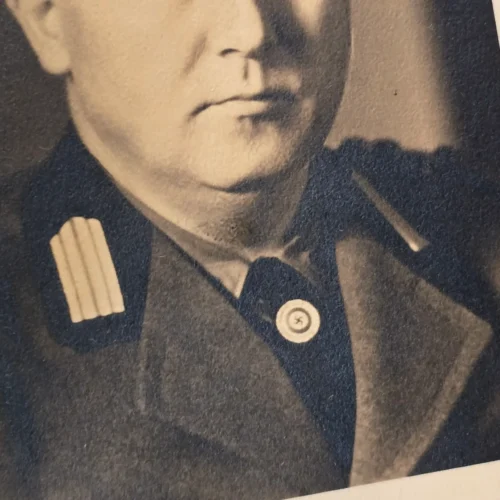 WW2 Nazi German NSDAP Political Leader w NSDAP Golden Party members badge Photo