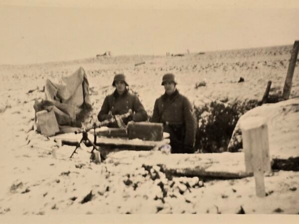 20260807_162147 MACHINE GUNNERS! WWII German Wehrmacht Soldiers Winter Front Snow Position Photo