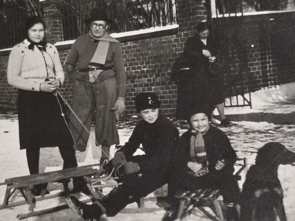 20260822_123442 Third reich Family w HJ DJ Hitler Youth boy w Deutsches Jugend Cap WW2 German Family Photo