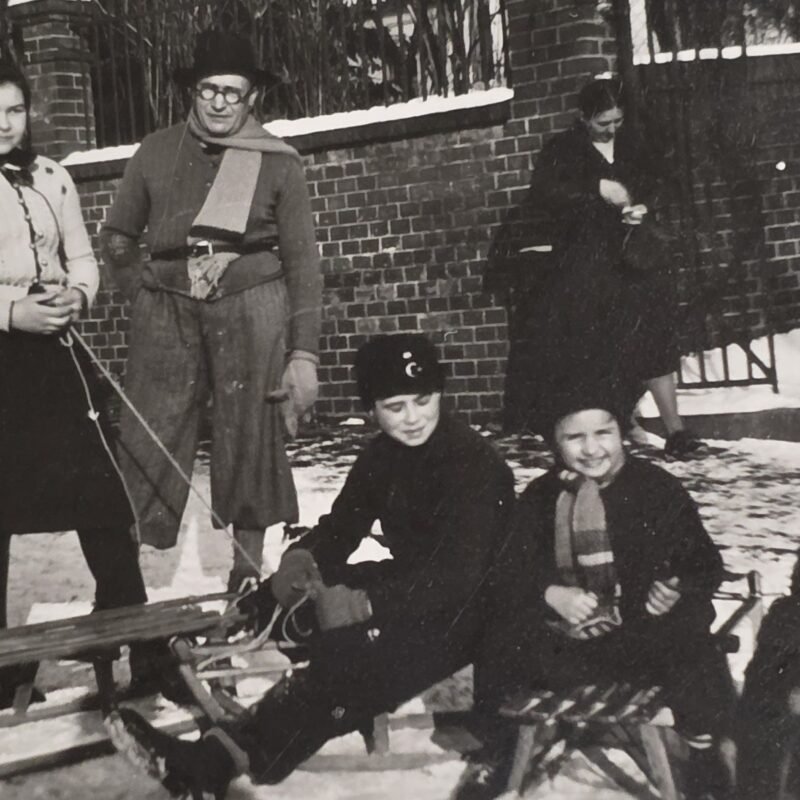 Third reich Family w HJ DJ Hitler Youth boy w Deutsches Jugend Cap WW2 German Family Photo