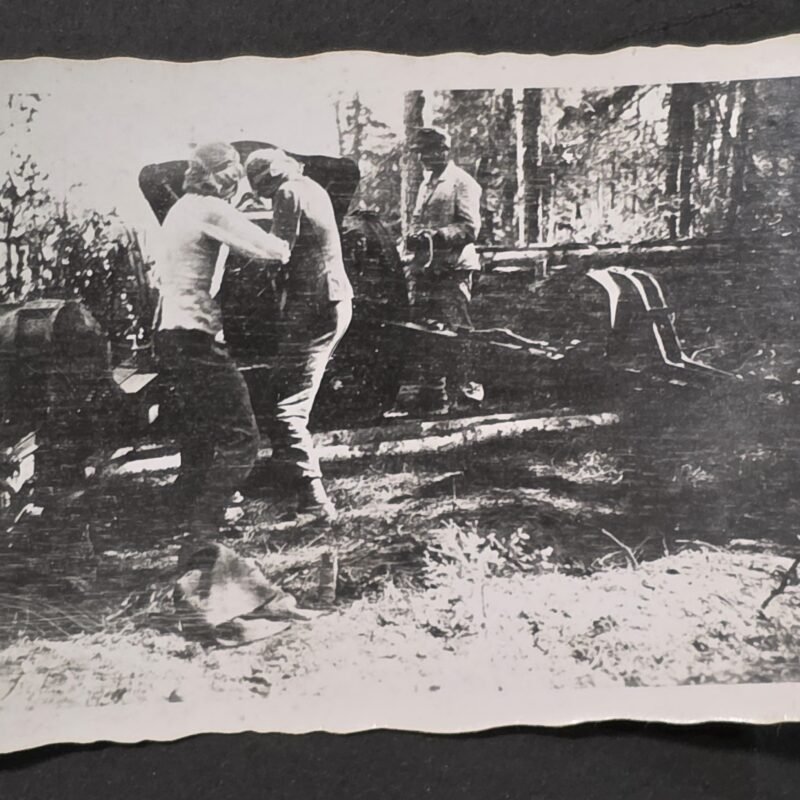BATTLE ZONE COMBAT SHOT Wehrmacht soldiers w Artillerie Gun Cannon in the field Military WW2 German War Photo