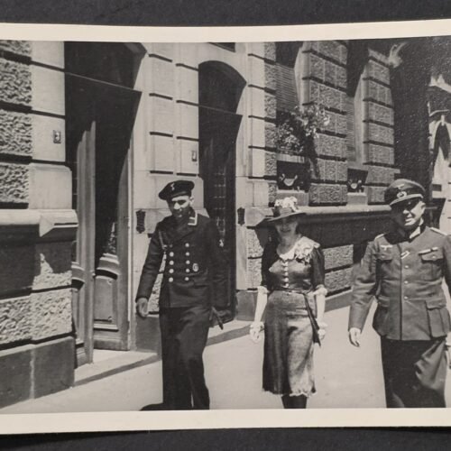 20260822_123647 FATHER & SON Decorated Wehrmacht Officer w Dagger Kriegsmarine Sailor w Minesweepers badge Military WW2 German War Photo