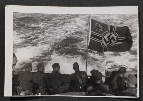 EPIC BATTLE FLAG SHOT! WWII German Wehrmacht Soldiers Aboard Kriegsmarine Ship – Reich War Flag Photo