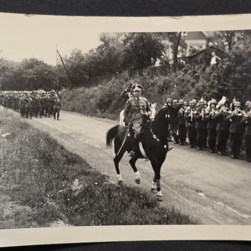 20260902_173713 1935 German Wehrmacht Cavalry Parade Inspection – Mounted Officer & Military Band Photo