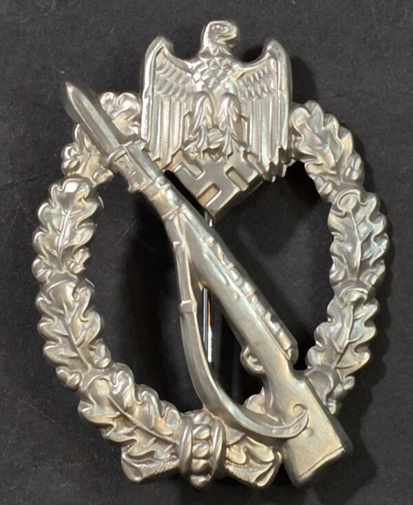 20260905_150429 WWII Nazi German Silver Infantry Assault Badge Medal IAB – Hollow Pressed