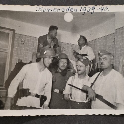 20260924_135246 Kameraden 1939-40 WWII German Wehrmacht Military Soldiers Barracks Photo