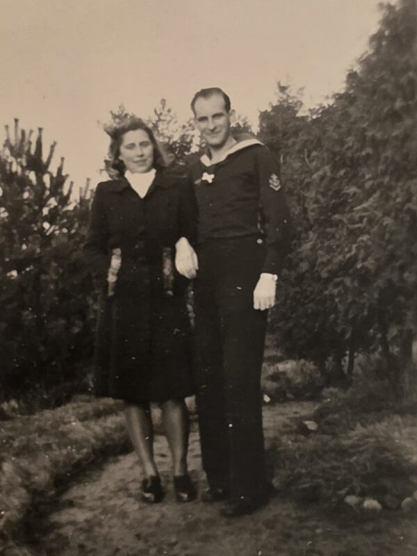 20260924_135313 Kriegsmarine Sweethearts WWII German Military Soldier w Girlfriend Photo