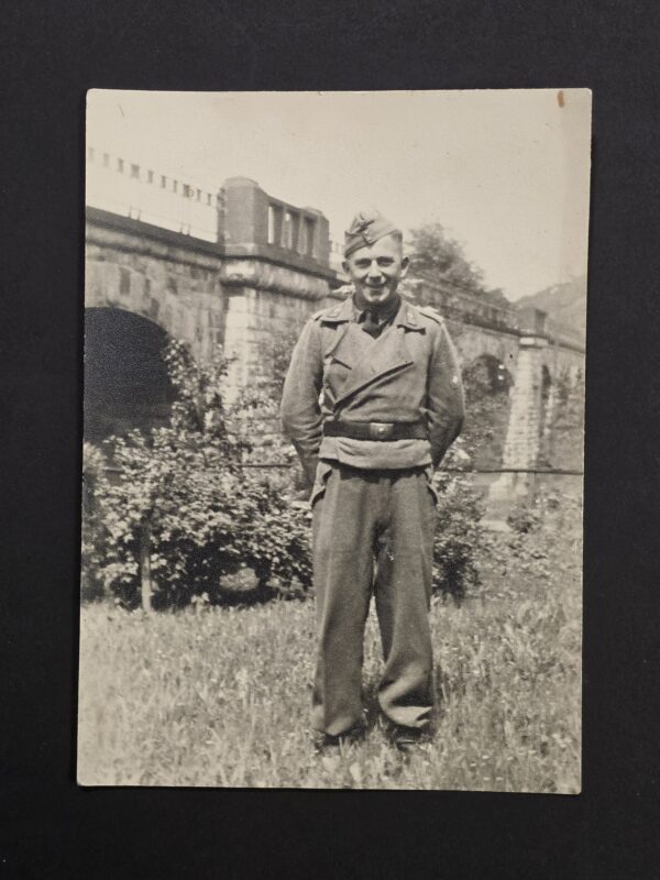 20261007_155846 WW2 German Large Sized Luftwaffe Soldiers Pose Military Wartime Photo